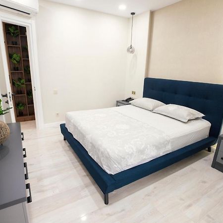 Gq Apartments On First Line Батуми Экстерьер фото