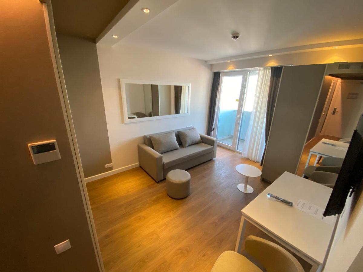 Gq Apartments On First Line Батуми Экстерьер фото