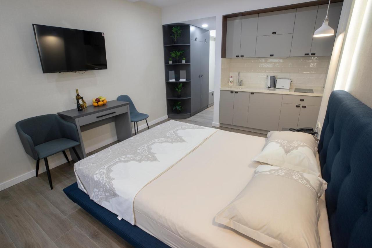 Gq Apartments On First Line Батуми Экстерьер фото