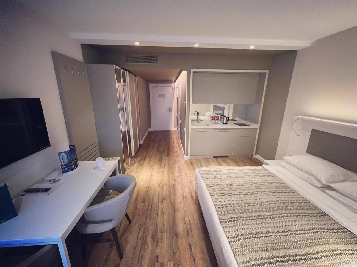 Gq Apartments On First Line Батуми Экстерьер фото