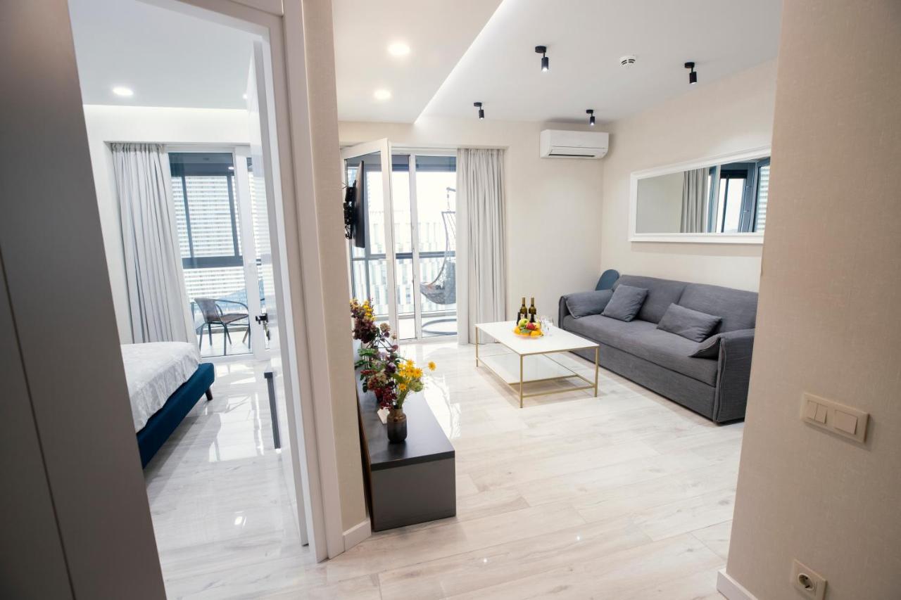 Gq Apartments On First Line Батуми Экстерьер фото